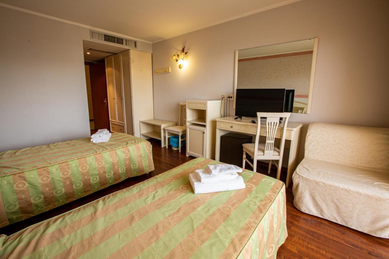 Hotel Villa Strassoldo "Ex Attianese Hotel Restaurant" Cervignano del Friuli Extérieur photo