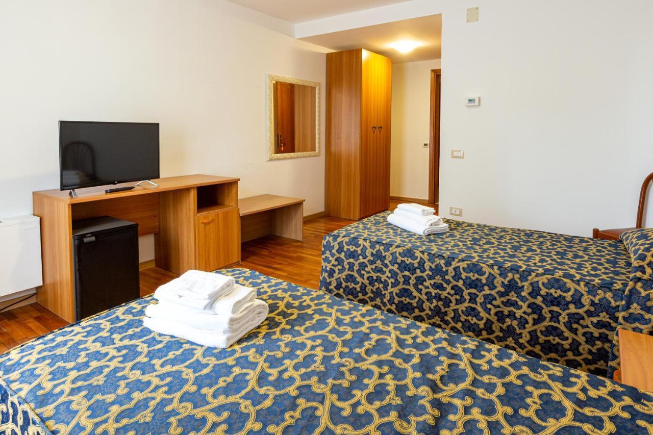 Hotel Villa Strassoldo "Ex Attianese Hotel Restaurant" Cervignano del Friuli Extérieur photo