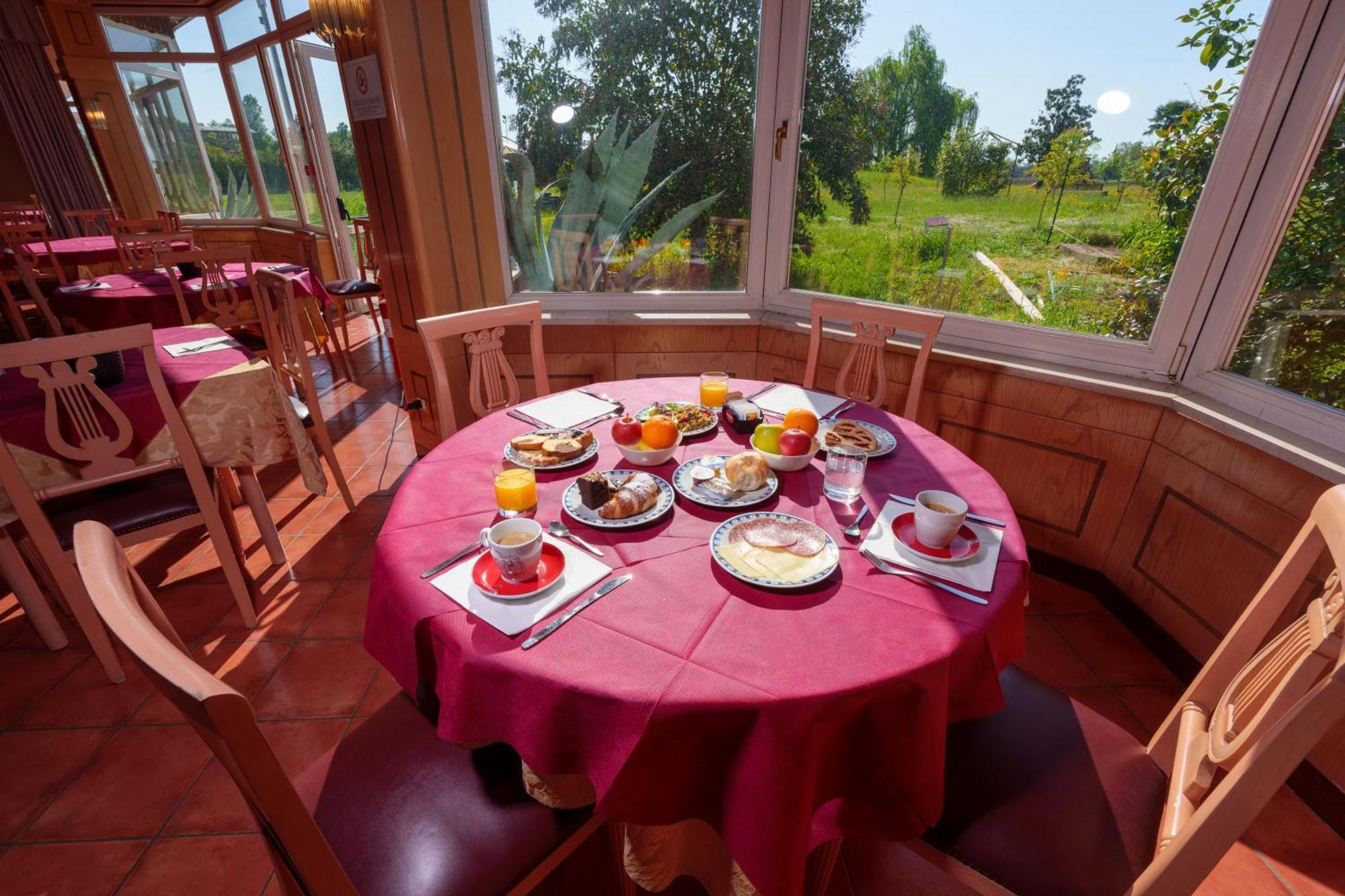 Hotel Villa Strassoldo "Ex Attianese Hotel Restaurant" Cervignano del Friuli Extérieur photo