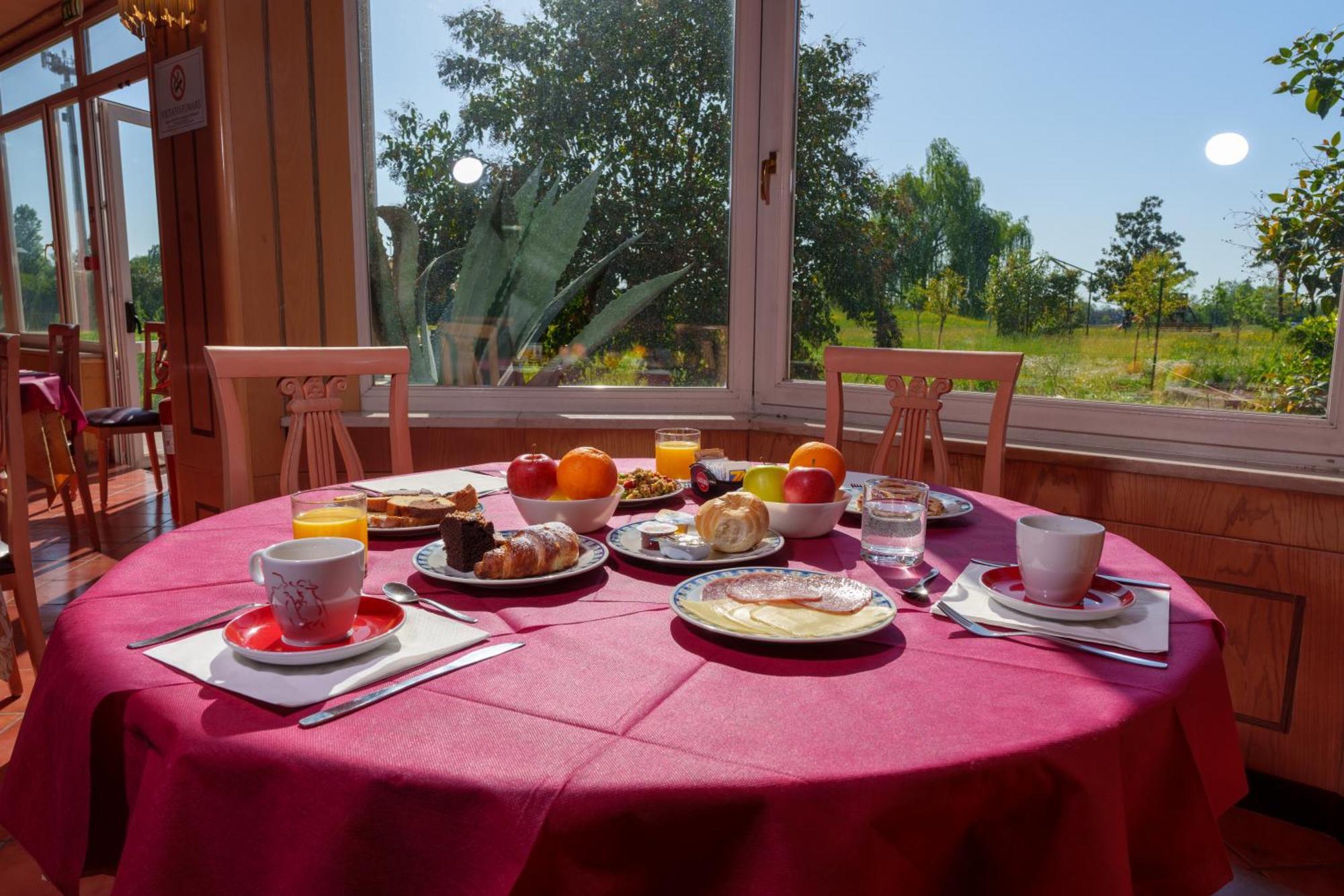 Hotel Villa Strassoldo "Ex Attianese Hotel Restaurant" Cervignano del Friuli Extérieur photo